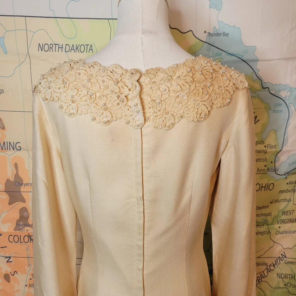 Vintage 1960s Wedding Dress Formal Gown Bride With Pearls & Lace. - Picture 8 of 16